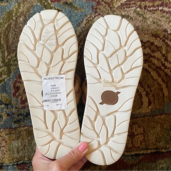 Like new Women’s Born Freesia Sandal size 7 - Picture 2 of 8